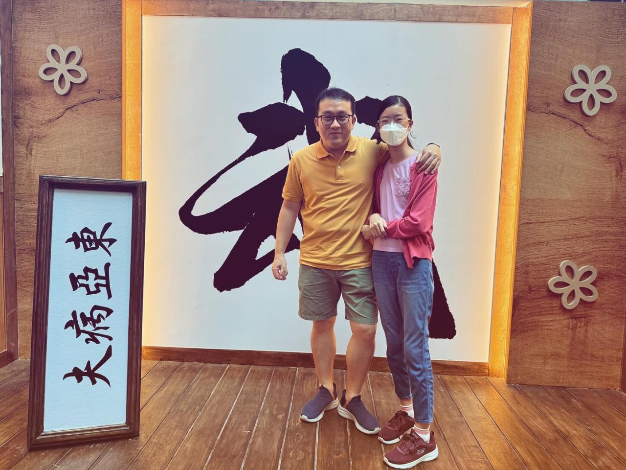 She told me not to lose weight because she wants to continue punching my tummy 😆 what an excuse to myself 🤣 #fatherdaughter